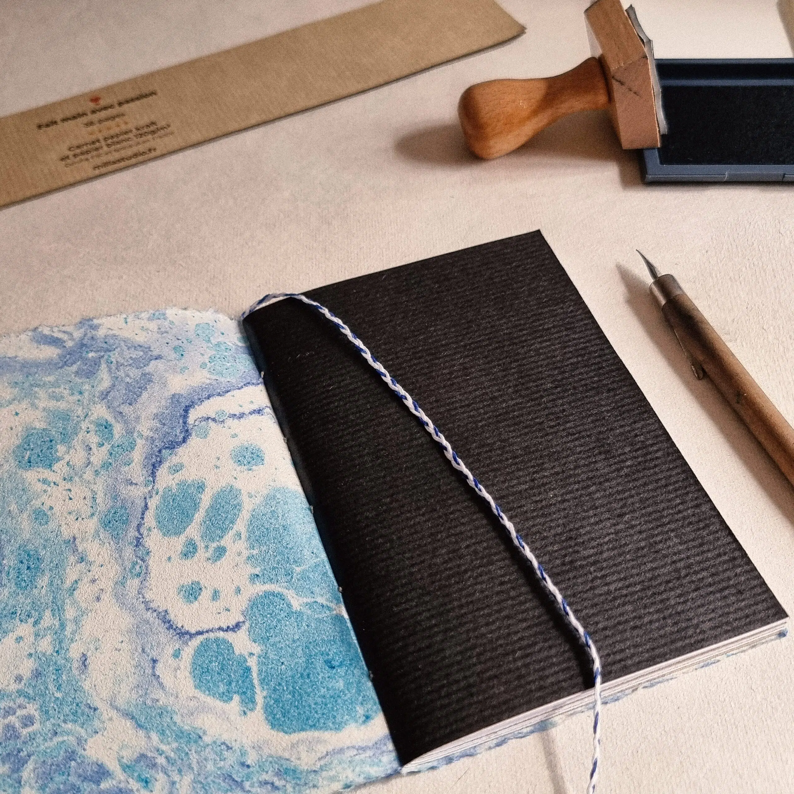 Directrice Artistique et UX/UI designer à Paris - Portfolio - Carnets marbré – Rêve bleu