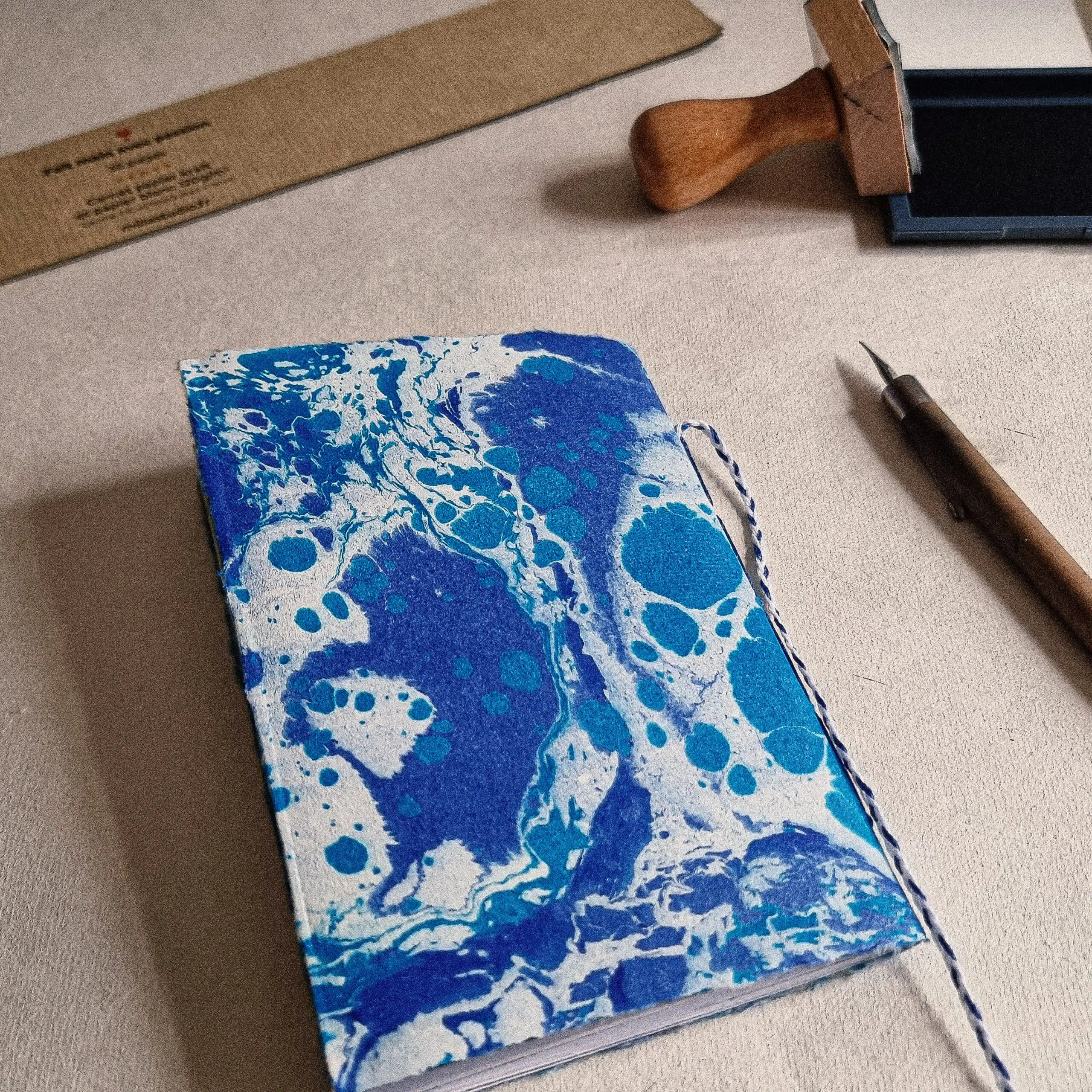 Directrice Artistique et UX/UI designer à Paris - Portfolio - Carnets marbré – Rêve bleu