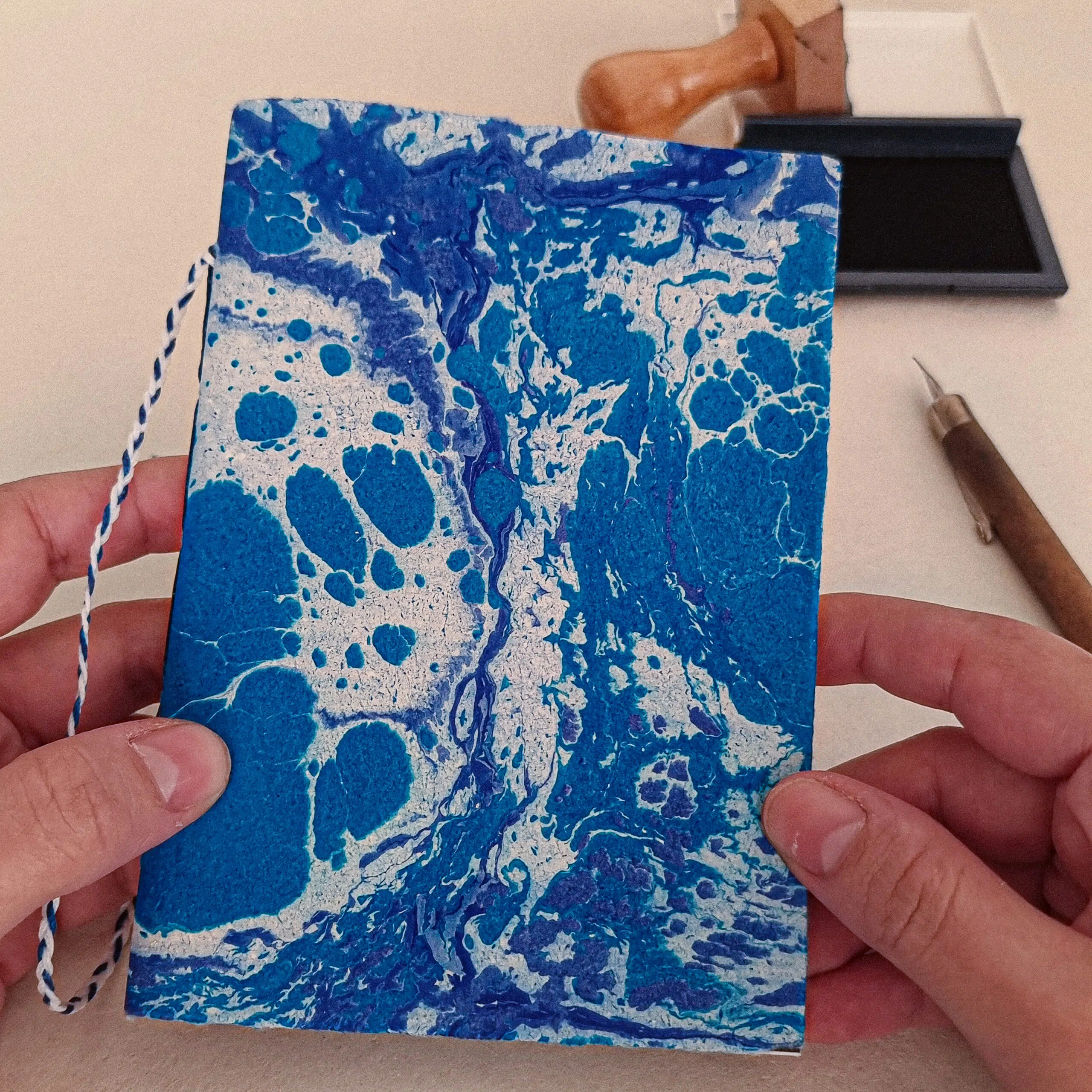 Directrice Artistique et UX/UI designer à Paris - Portfolio - Carnets marbré – Rêve bleu