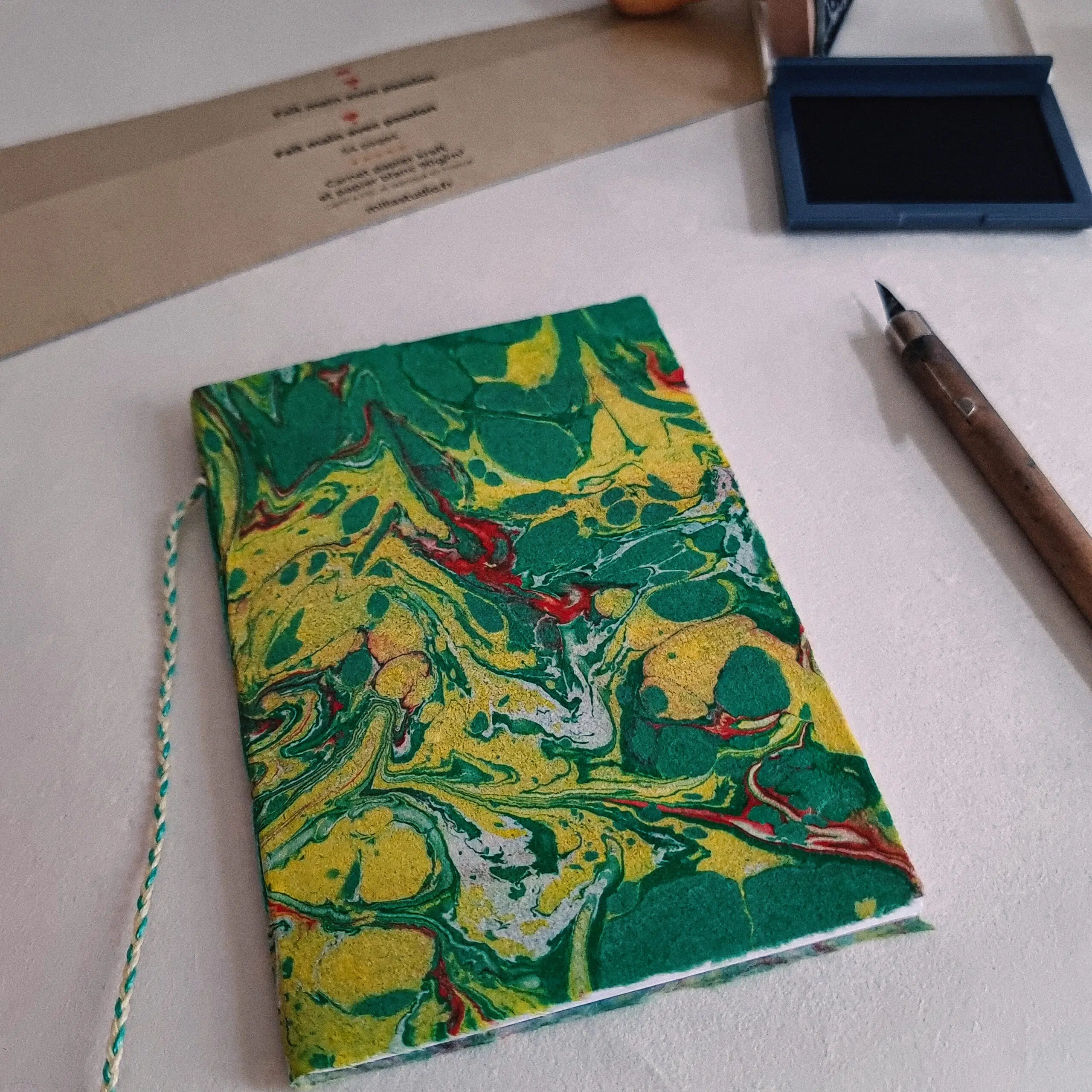 Directrice Artistique et UX/UI designer à Paris - Portfolio - Carnets marbré – Vert ardant