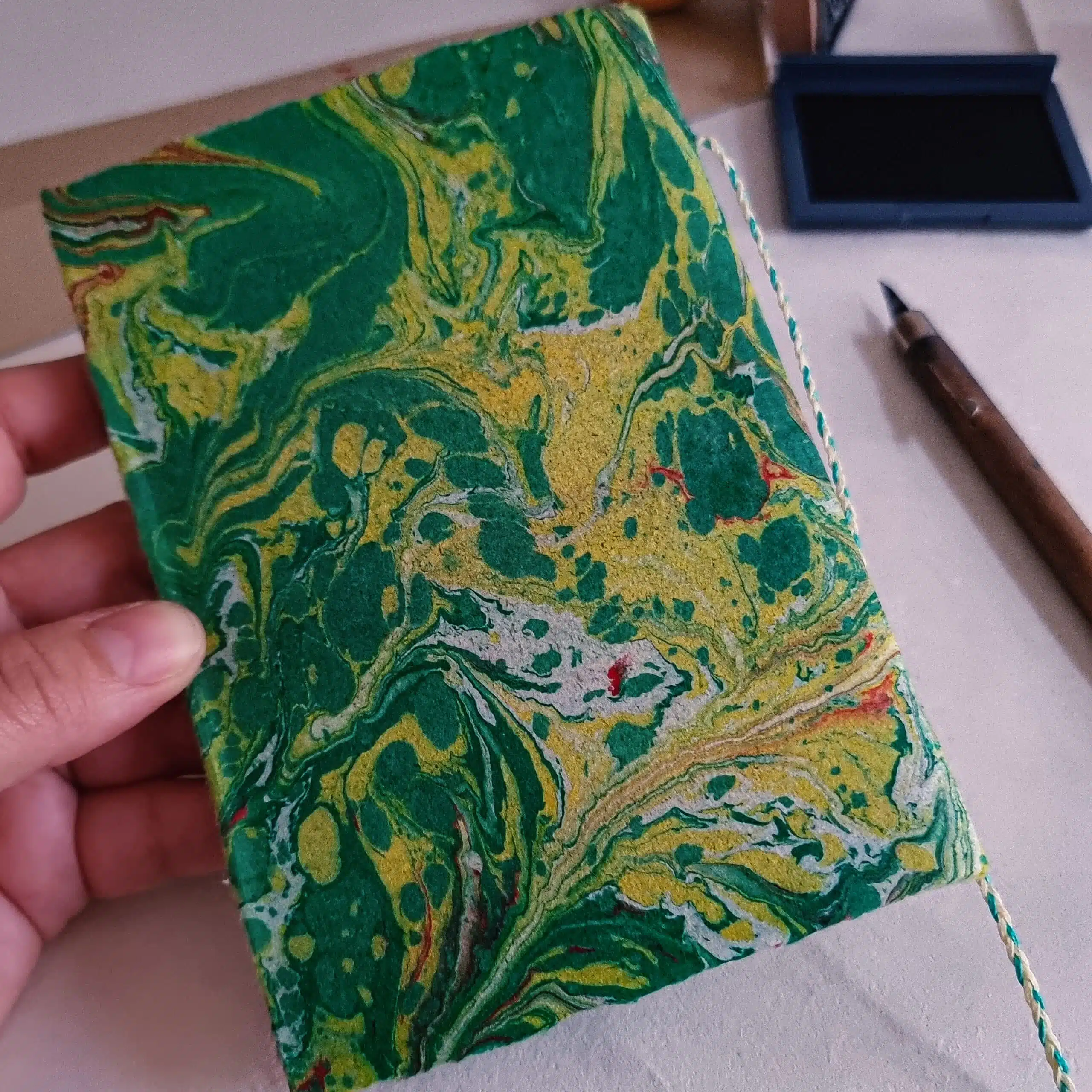 Directrice Artistique et UX/UI designer à Paris - Portfolio - Carnets marbré – Vert ardant
